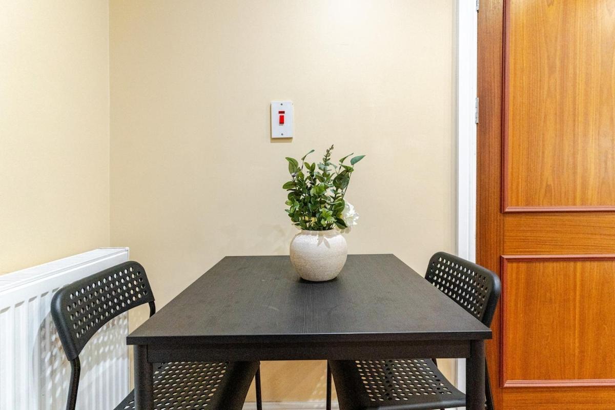 Cozy Flat In Walsall Town Centre Extérieur photo
