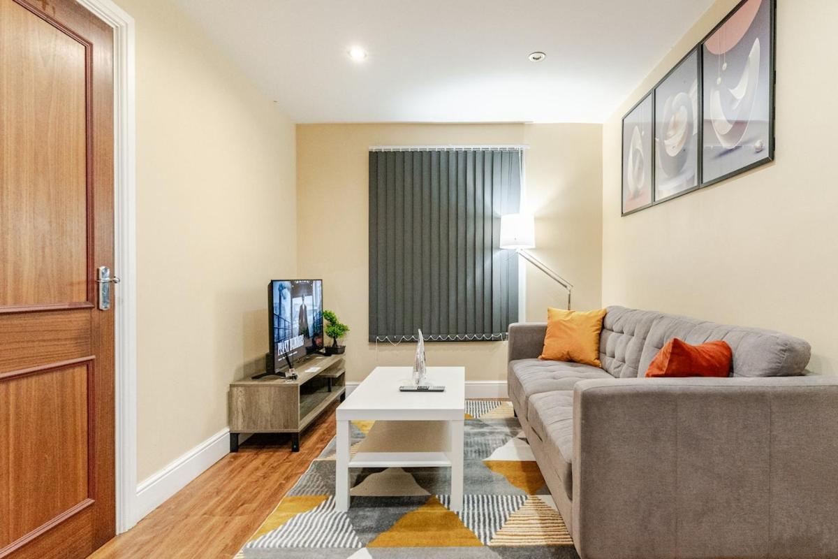 Cozy Flat In Walsall Town Centre Extérieur photo